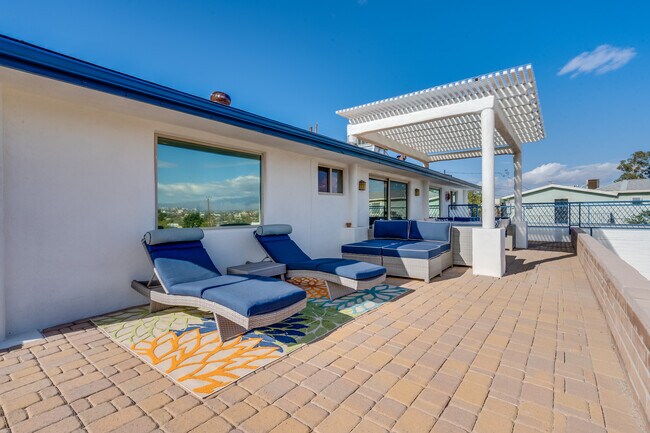Building Photo - 40 N Bella Vista Dr