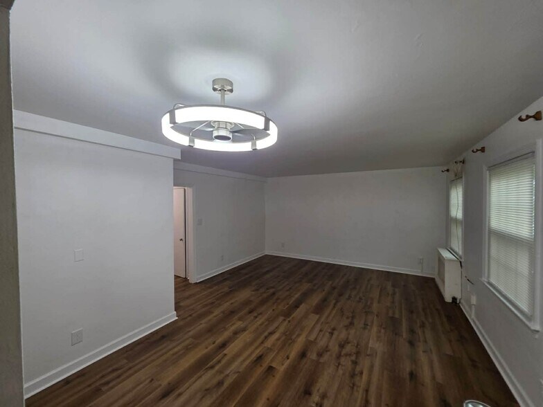 Building Photo - 5008 Columbia Pike