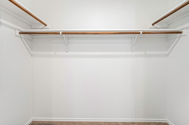 Building Photo - Southside gem! 4 bedrooms, loft, open floor plan less than 10 miles from the Toyota plant