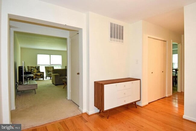 Building Photo - 3714 Carriage House Ct