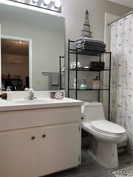 Building Photo - 2879 Thaxton Dr