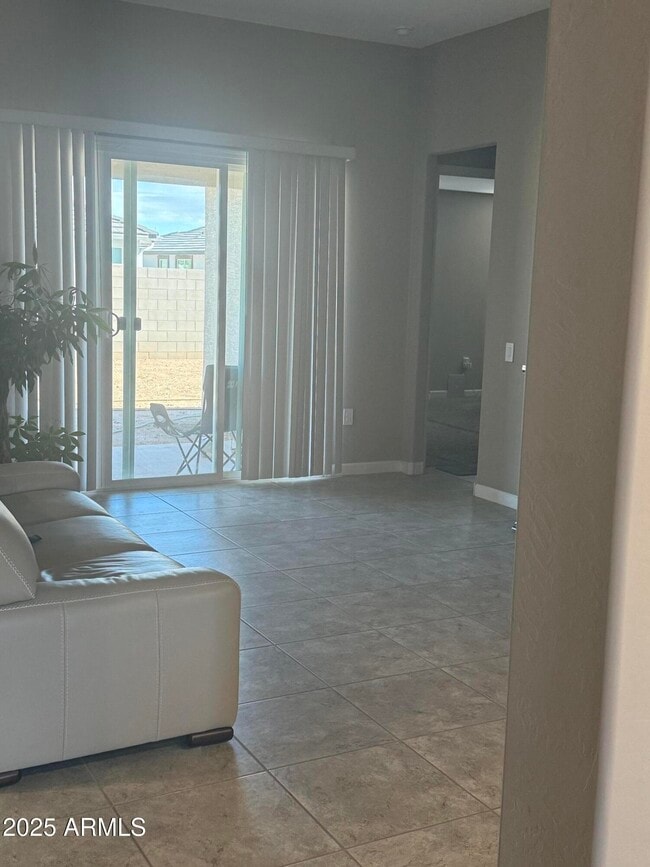 Building Photo - 37918 W Santa Monica Ave