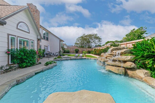 Building Photo - 1319 Hannington Dr