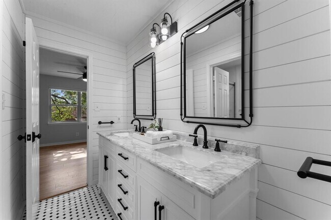 Building Photo - 8911 Tranquil Park Dr