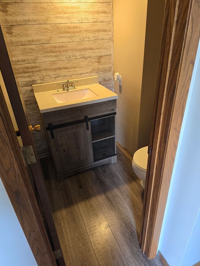 Building Photo - Charming 4-Bedroom Home with Modern Comfor...