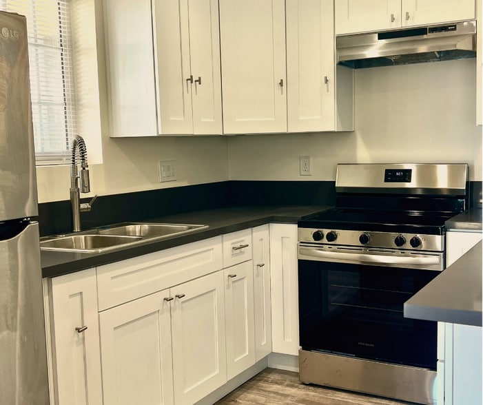 Building Photo - 12019 Sycamore St