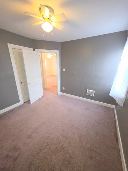 Building Photo - 2337 Burnside Ave