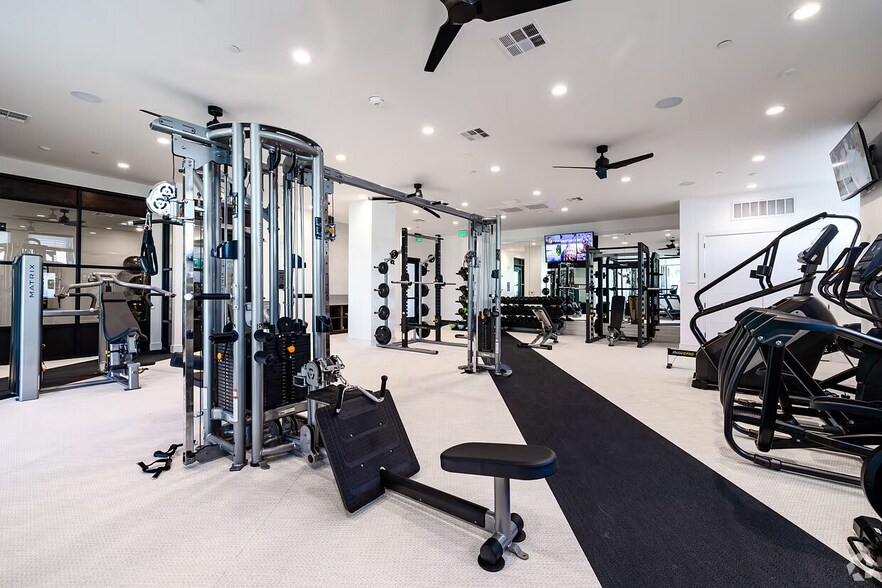 Building Photo - 1010 Springdale Rd