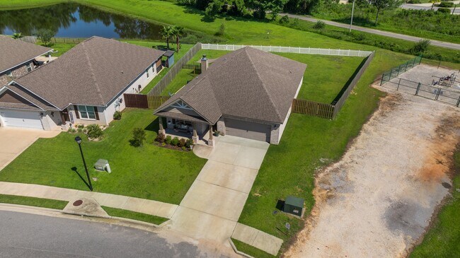 Building Photo - 1048 Pheasant Cir