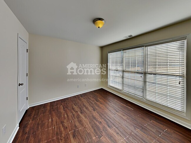 Building Photo - 3204 Chippewa Run NW