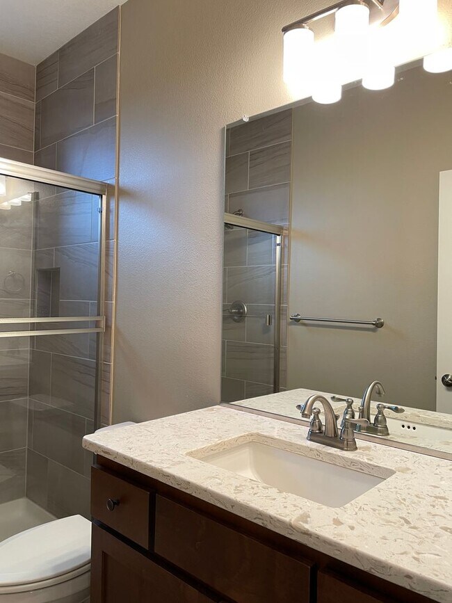 Building Photo - LUXURY 4 BD TOWNHOME! GATED PARKER VILLAGE...