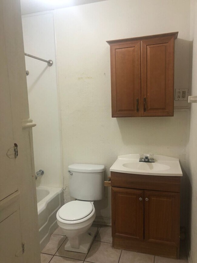 Building Photo - 919 S Bryan St