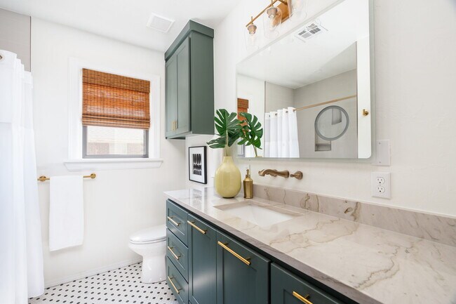 Building Photo - 2605 NW 38th St