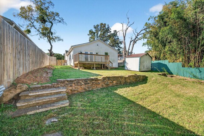 Building Photo - 1803 W Hull St