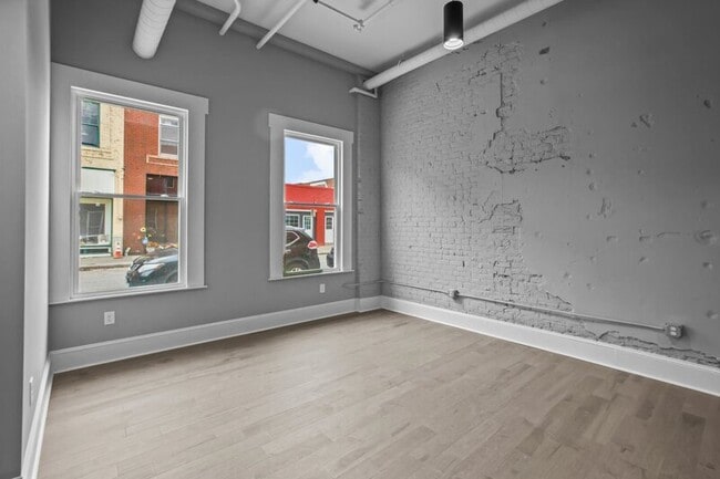 Building Photo - 157 N Howard St