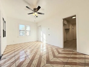 Building Photo - 727 E 81st St