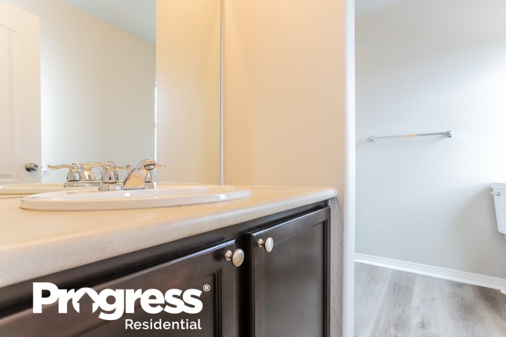 Building Photo - 15489 Coopers Hawk Way