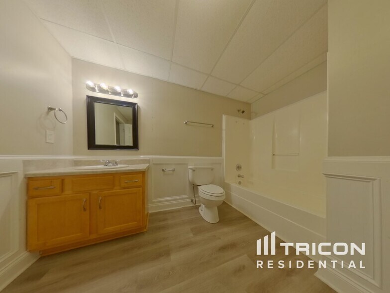 Building Photo - 136 Brookside Way