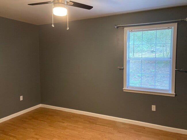 Building Photo - Looking for the feeling of privacy and sec...