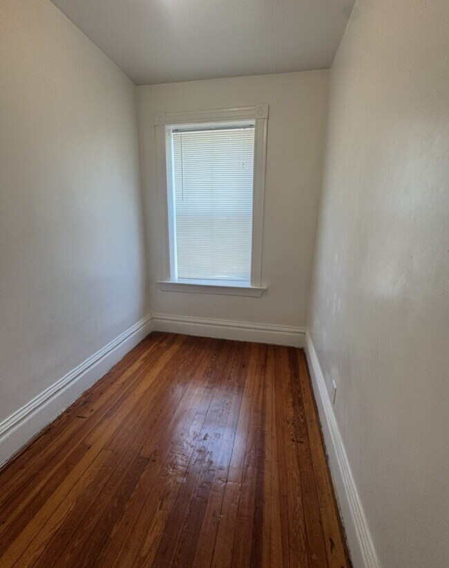Building Photo - Charming 2-Bedroom Apartment in South St. Louis – Available Now!