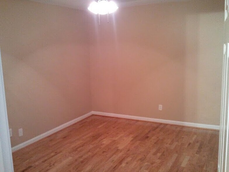 Bed room - 1445 Monroe Dr NE #E37