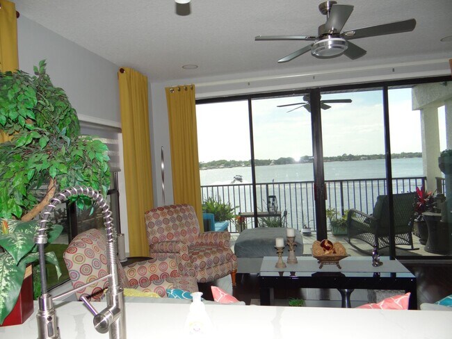 Building Photo - Luxury Condo for Rent