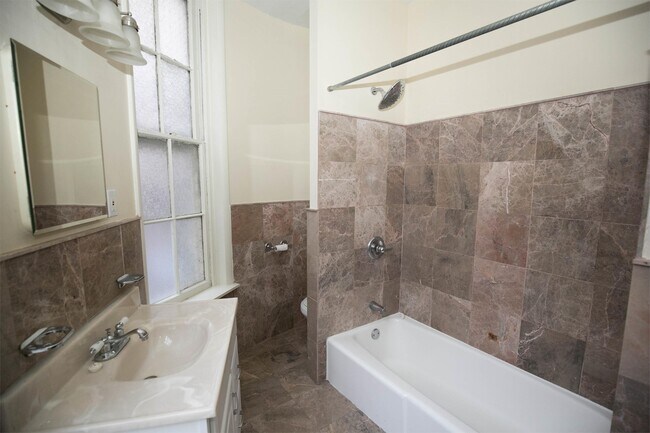 Building Photo - 1814 Spruce St