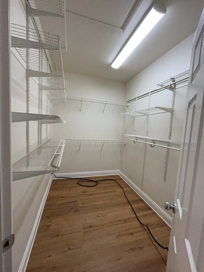 Building Photo - 6043 Eganridge Ct