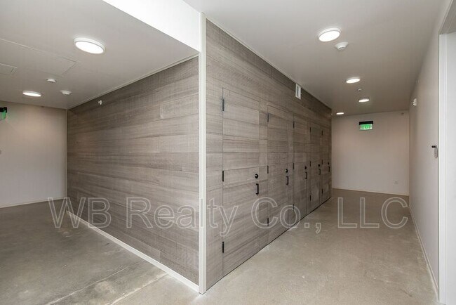 Building Photo - 315 5th St
