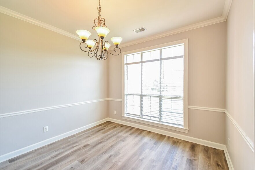 Building Photo - 1275 Heritage Lake Dr