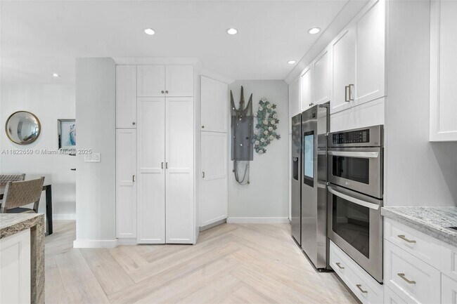 Building Photo - 201 Crandon Blvd