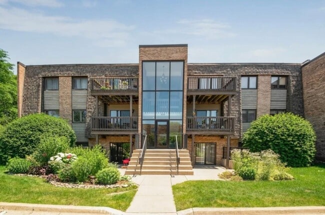 Building Photo - 1424 Stonebridge Cir