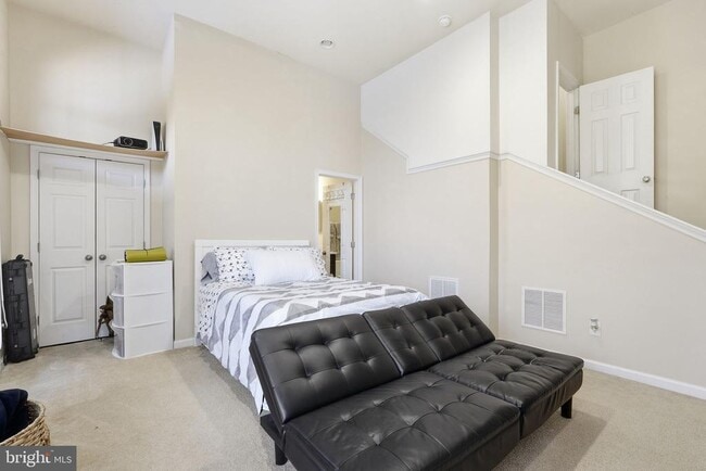 Building Photo - 9052 Isabel Ln