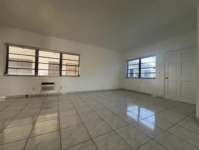 Building Photo - 7845 NE Bayshore Ct