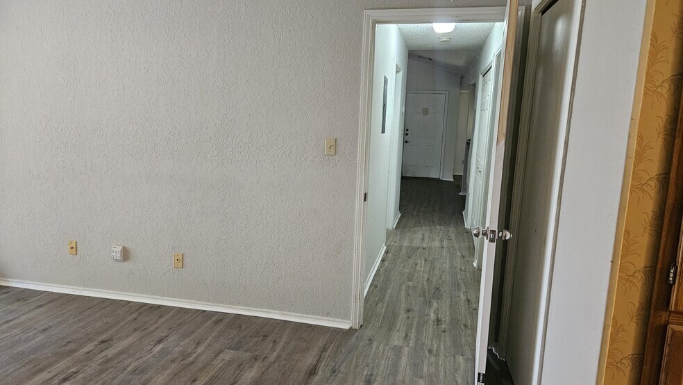 Hallway - 1202 Thorpe Ln