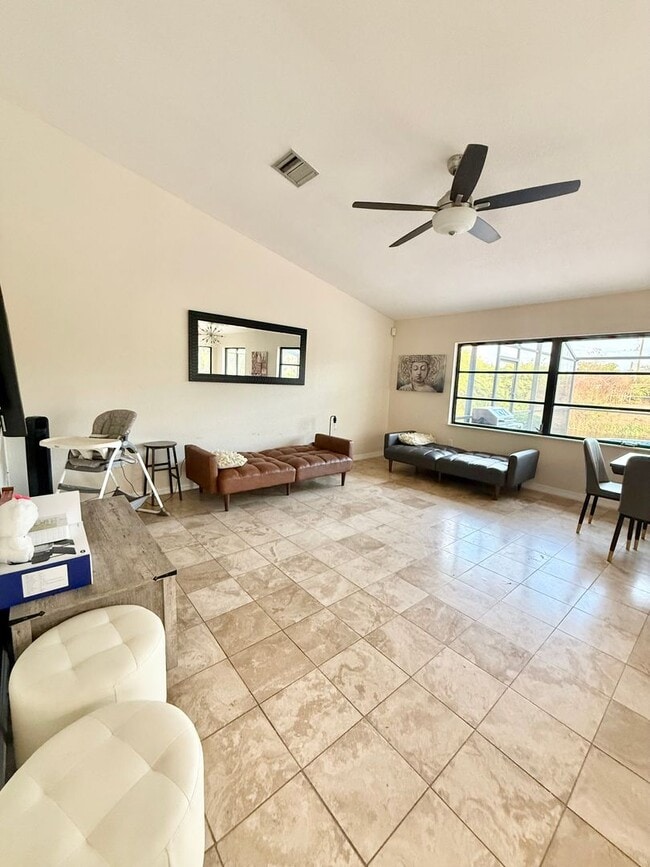 Building Photo - Stunning Furnished Pool him on Accessible Canal