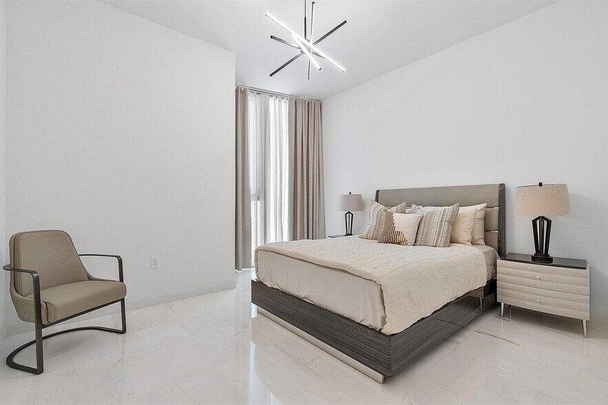 Building Photo - 300 Biscayne Boulevard Way