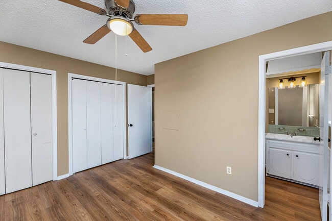 Building Photo - 4804 NW Hoover Ave