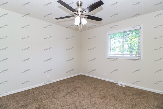 Building Photo - 2238 Outlook Dr