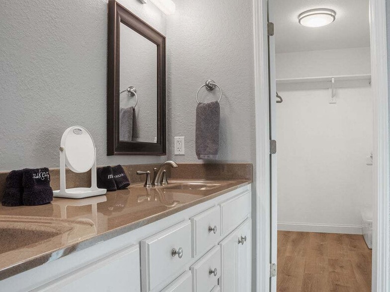 Building Photo - 403 Willington Ln