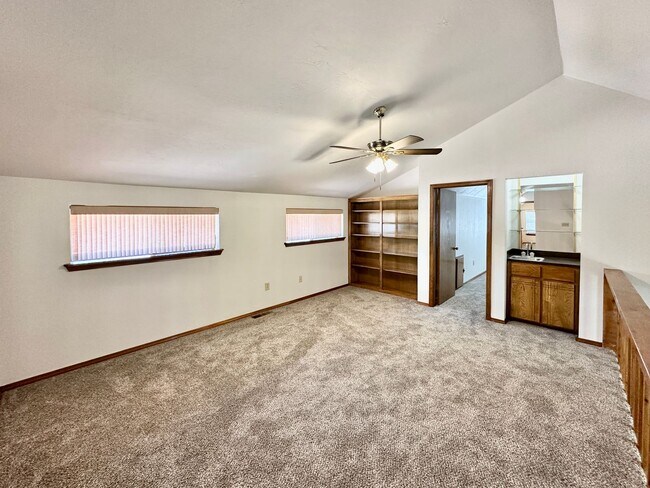 Building Photo - 2502 NE Kingsbriar Pl