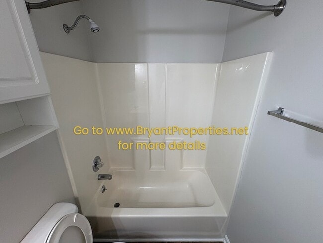 Building Photo - 2002 Dogwood Ln