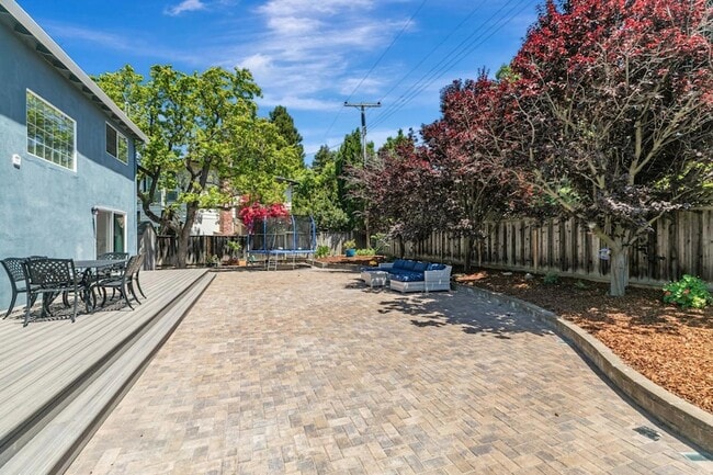 Building Photo - 2739 St Giles Ln