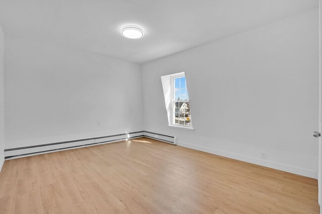 Building Photo - 296 Hancock St