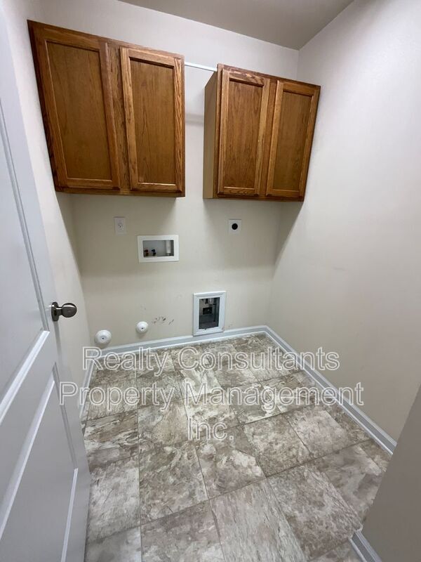 Building Photo - 6143 Trotting Pl