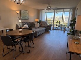 Building Photo - 4550 Pinebrook Cir