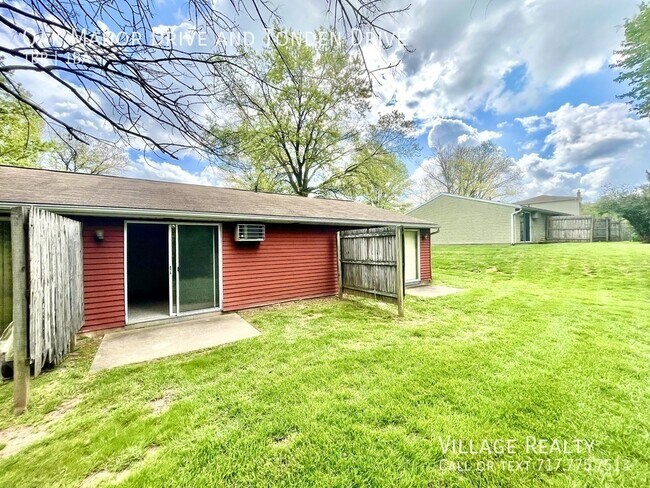 Building Photo - 204 Oak Manor Dr