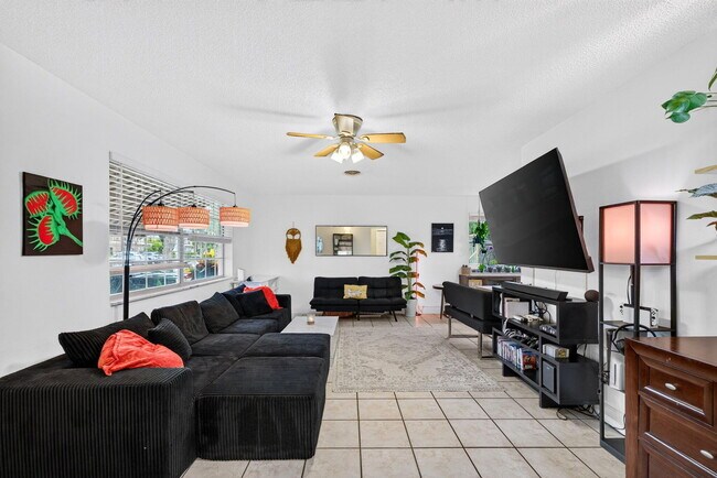 Building Photo - 2167 NE 56th Ct