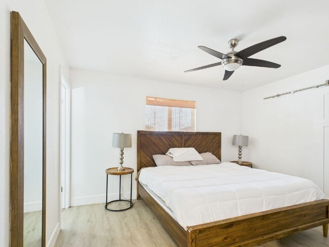Building Photo - Fully furnished with a pool - MOVE IN SPECIAL $500 OFF