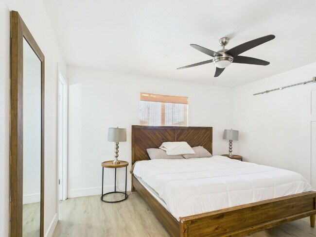 Building Photo - Tempe Gem - Fully furnished with a pool